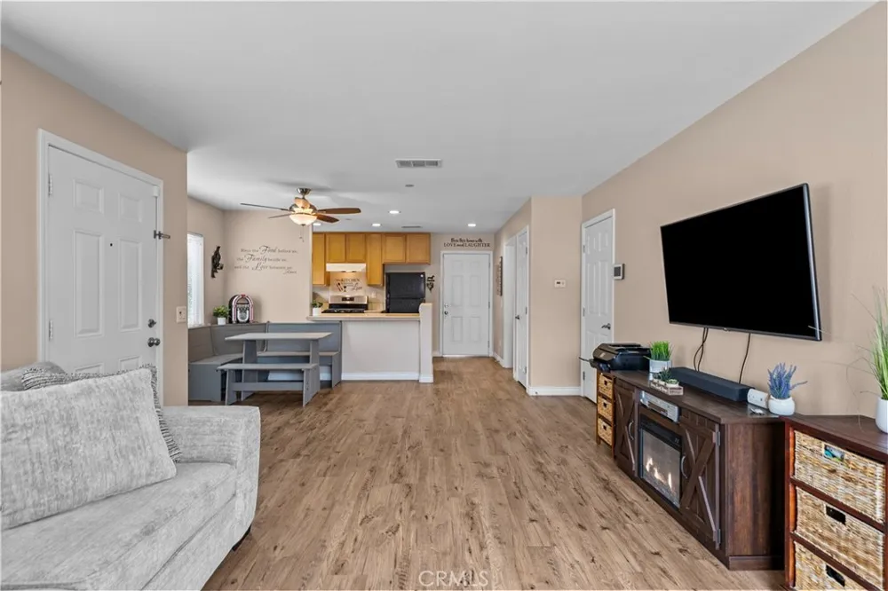 14552 Foothill Sylmar, CA 91342