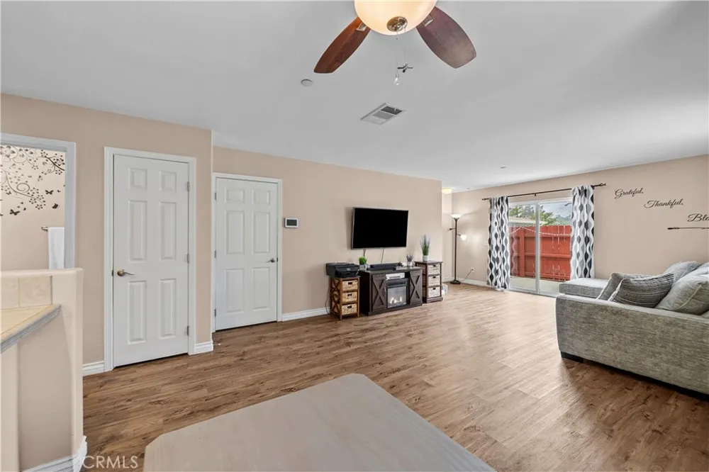 14552 Foothill Sylmar, CA 91342