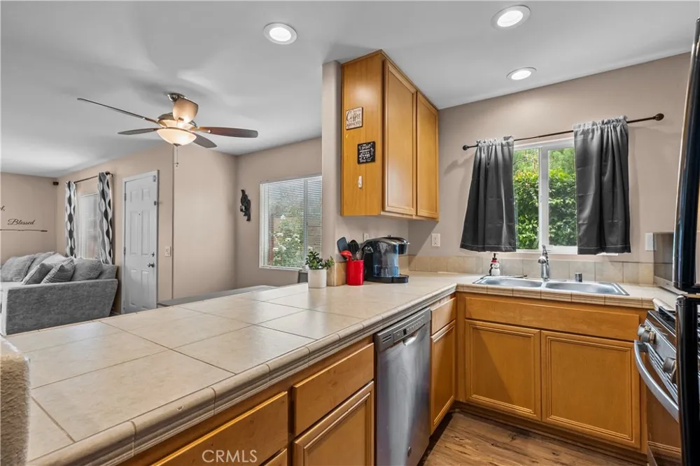 14552 Foothill Sylmar, CA 91342