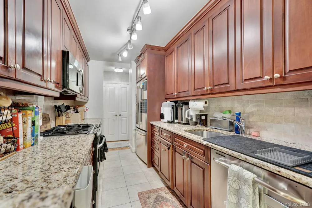 75-34 Bell Boulevard #1E Oakland Gardens, NY 11364