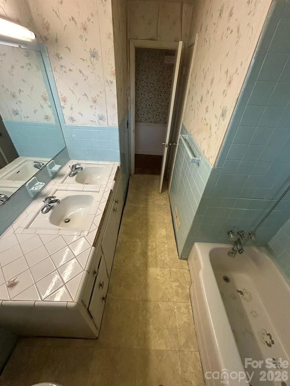626 Willowbrook Lane Winston Salem, NC 27104