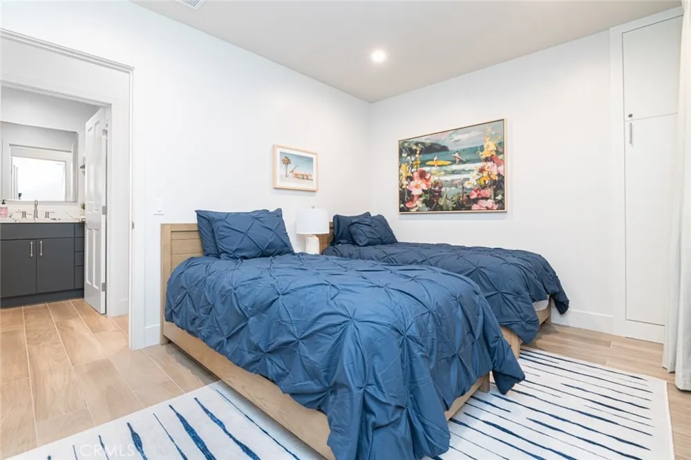 117 35th Newport Beach, CA 92663