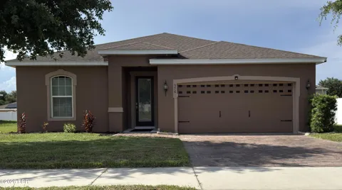 976 Glazebrook Loop