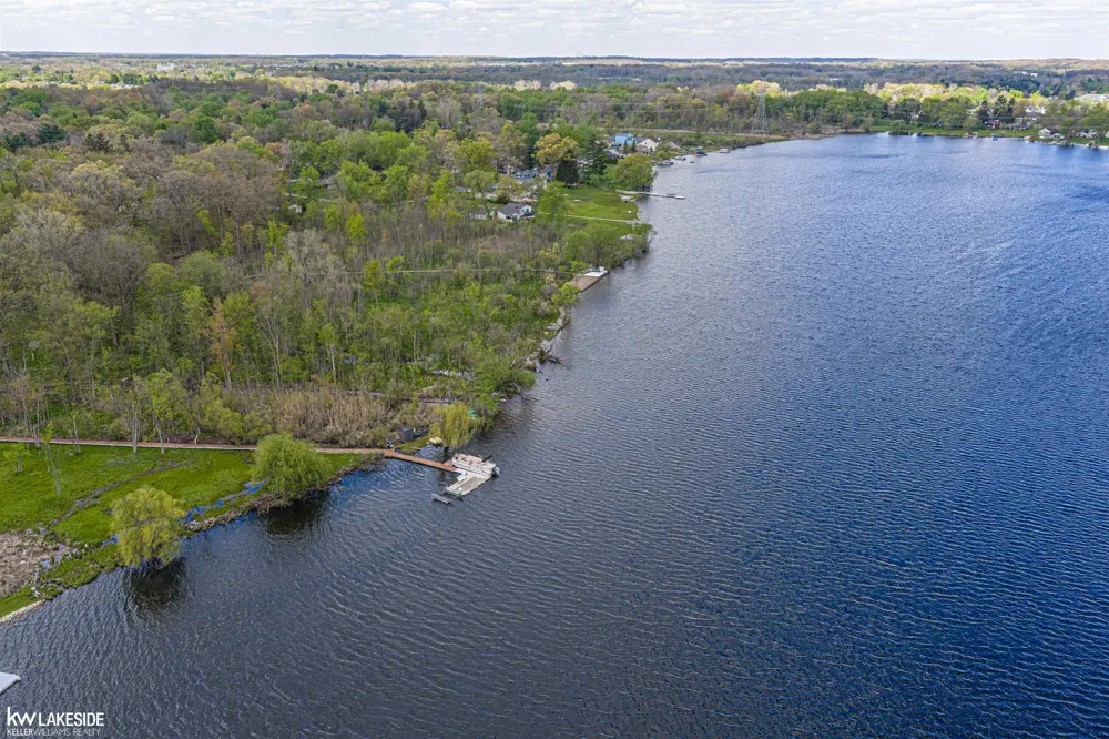 1440 Woodbridge Lane Wixom City, MI 48393
