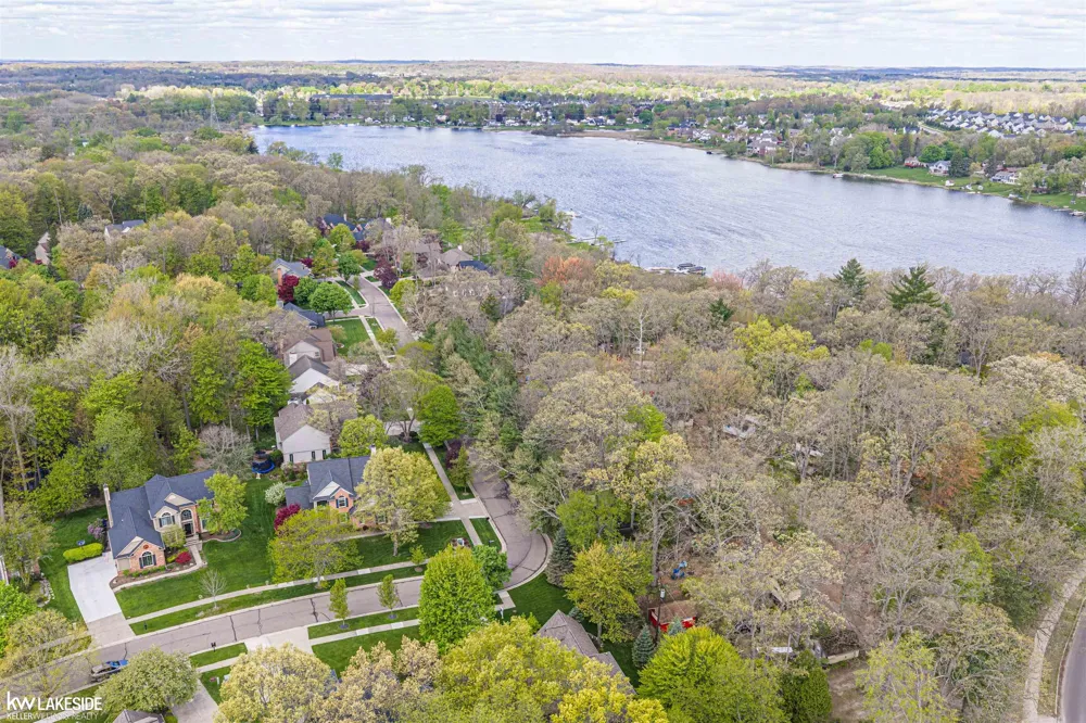 1440 Woodbridge Lane Wixom City, MI 48393