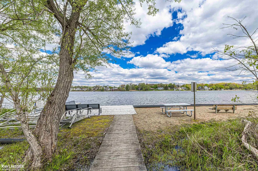 1440 Woodbridge Lane Wixom City, MI 48393