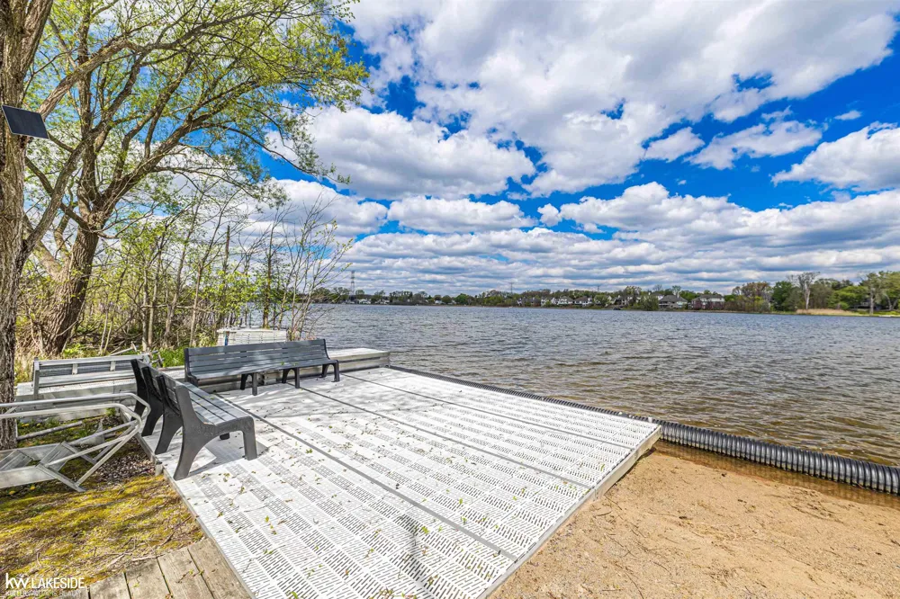 1440 Woodbridge Lane Wixom City, MI 48393