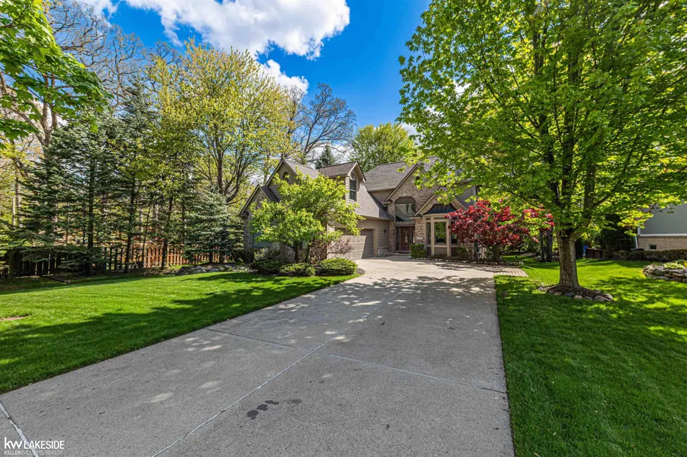1440 Woodbridge Lane Wixom City, MI 48393
