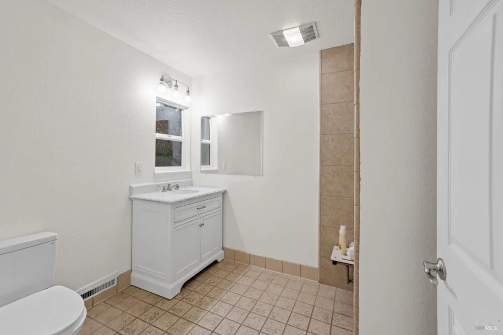 1726 Crinella Drive St. Helena, CA 94574