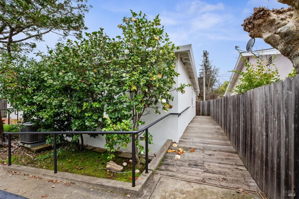 1726 Crinella Drive St. Helena, CA 94574