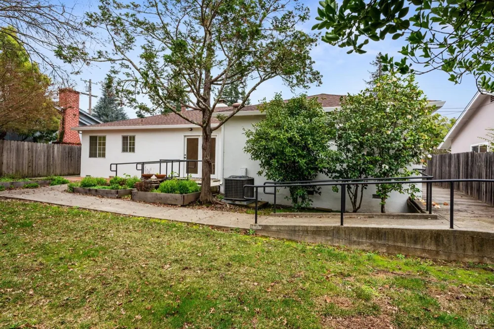 1726 Crinella Drive St. Helena, CA 94574