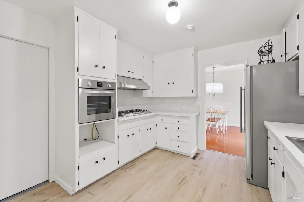 1726 Crinella Drive St. Helena, CA 94574