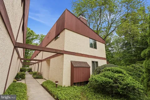 51 LAWRENCEVILLE PENNINGTON #202