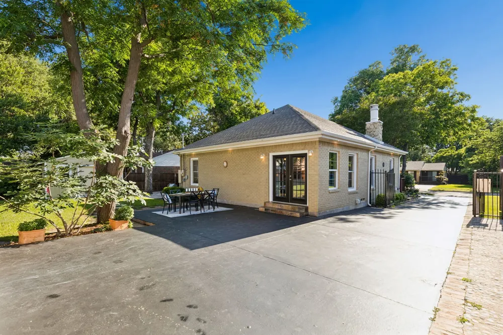 9966 Coppedge Lane Dallas, TX 75220