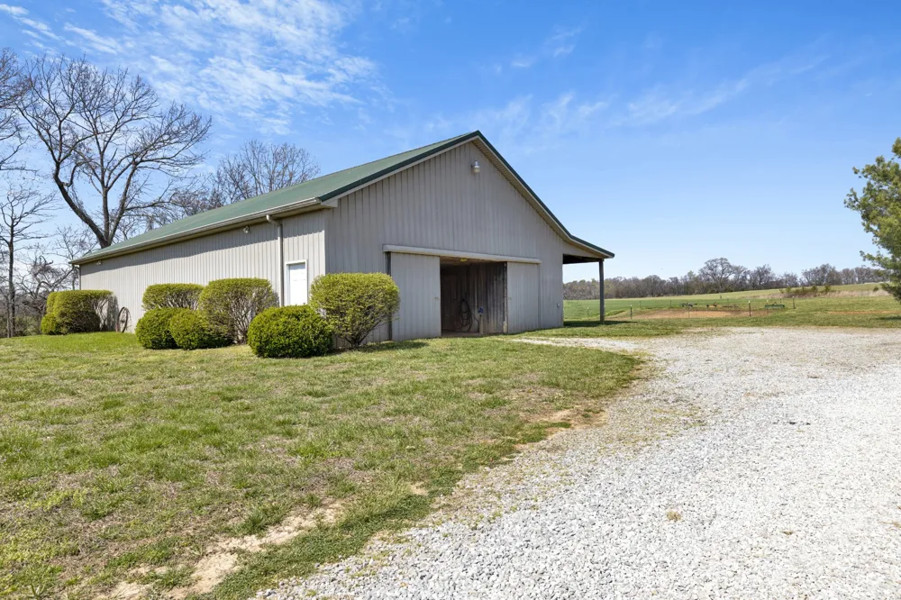 5144 Drake Rd Cedar Hill, TN 37032