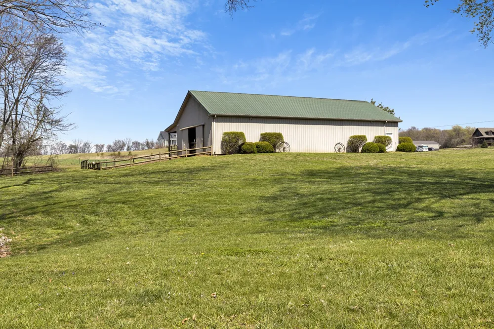5144 Drake Rd Cedar Hill, TN 37032