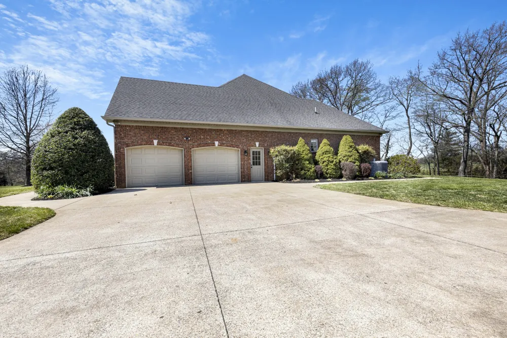 5144 Drake Rd Cedar Hill, TN 37032