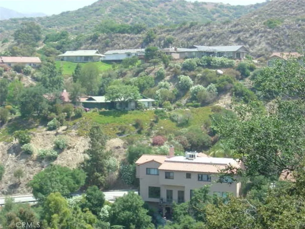 1990 Bayberry Drive Glendale, CA 91208