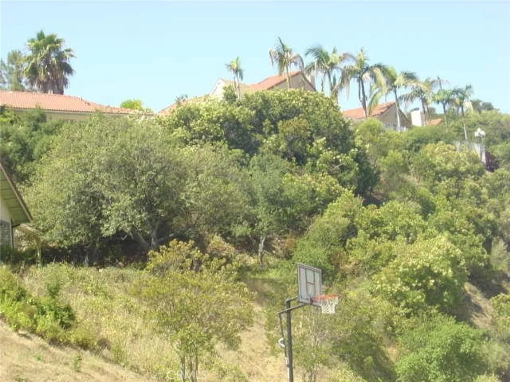 1990 Bayberry Drive Glendale, CA 91208