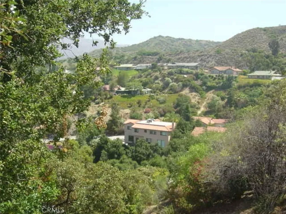 1990 Bayberry Drive Glendale, CA 91208