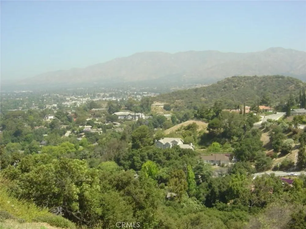 1990 Bayberry Drive Glendale, CA 91208