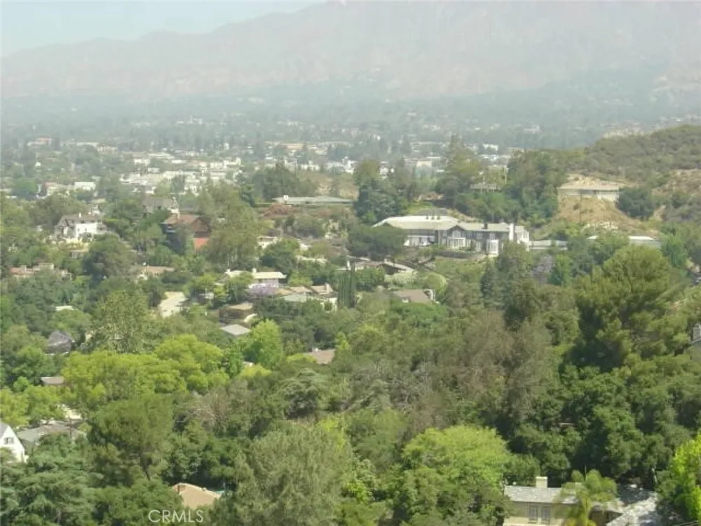 1990 Bayberry Drive Glendale, CA 91208