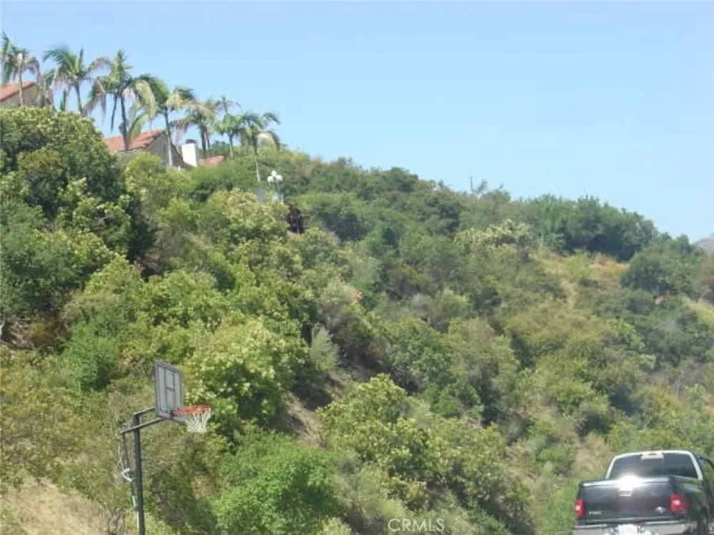 1990 Bayberry Drive Glendale, CA 91208