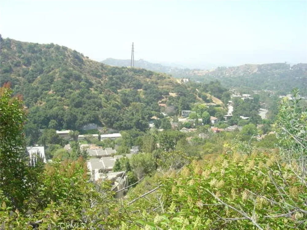 1990 Bayberry Drive Glendale, CA 91208