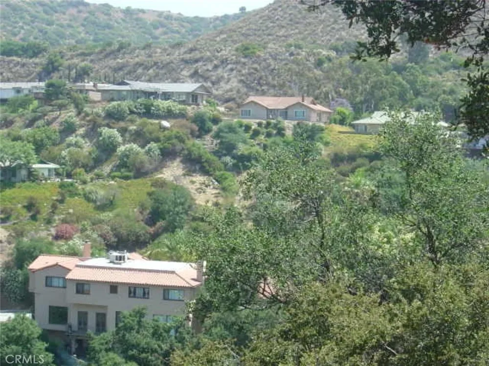 1990 Bayberry Drive Glendale, CA 91208