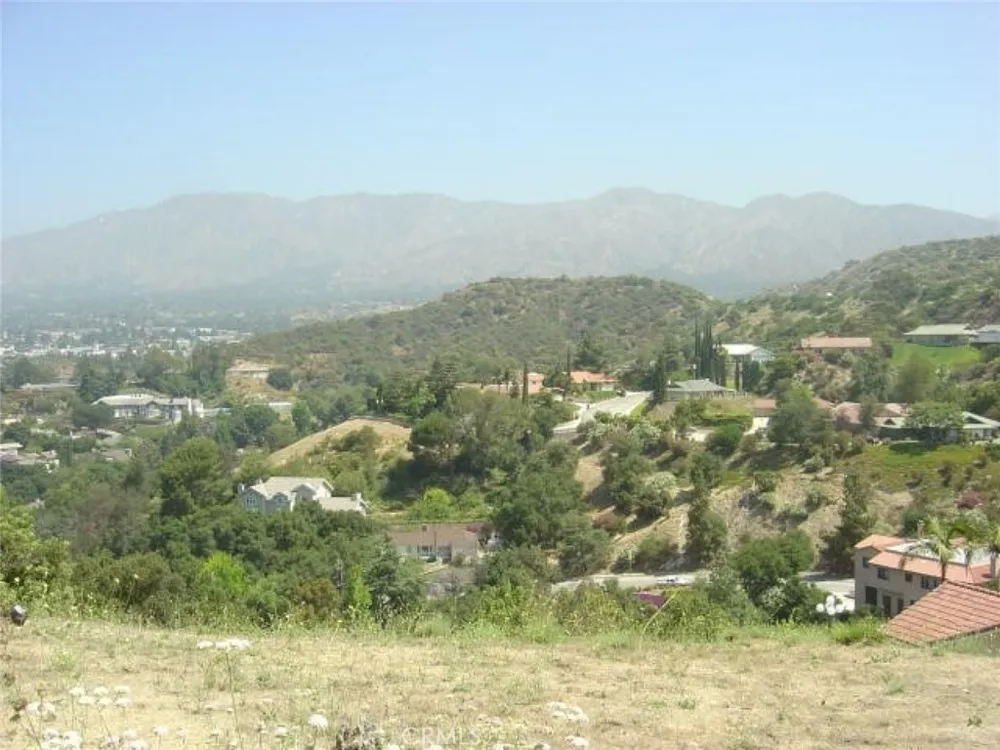 1990 Bayberry Drive Glendale, CA 91208