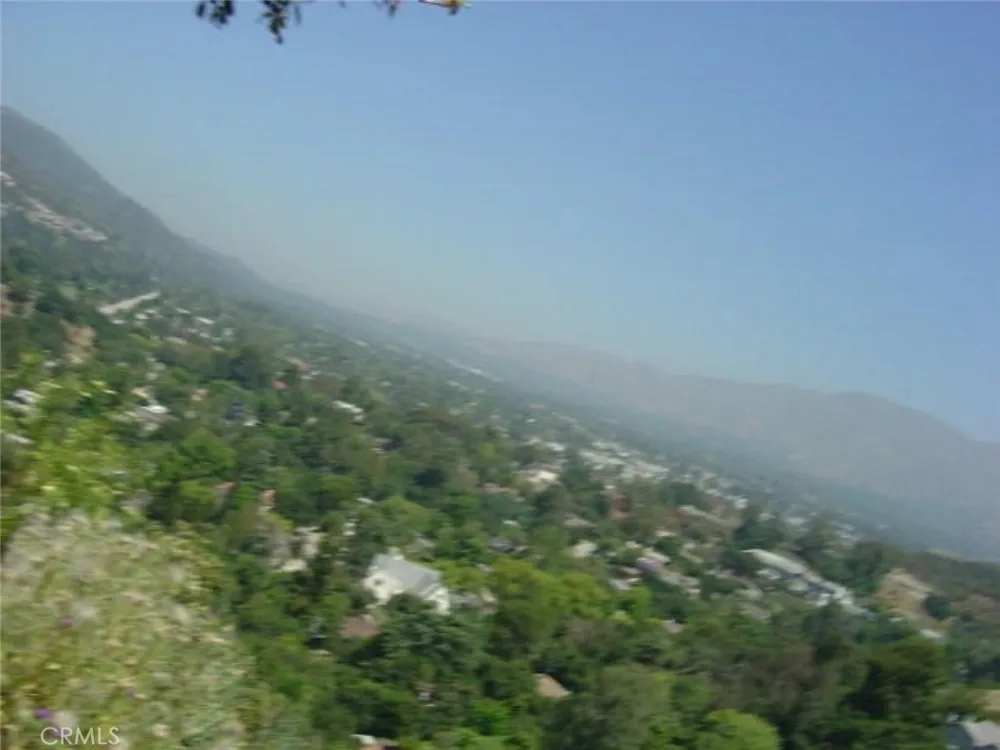 1990 Bayberry Drive Glendale, CA 91208