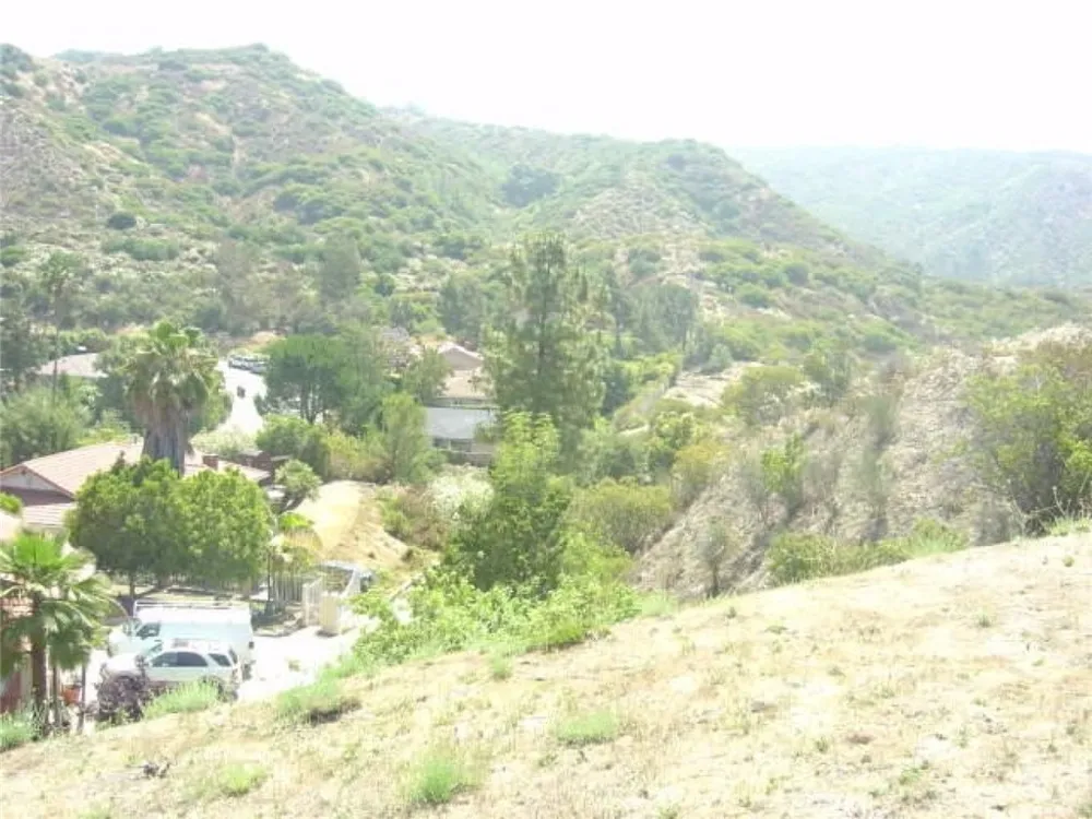1990 Bayberry Drive Glendale, CA 91208