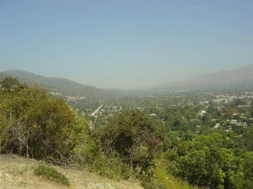 1990 Bayberry Drive Glendale, CA 91208