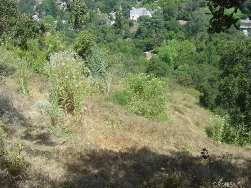 1990 Bayberry Drive Glendale, CA 91208