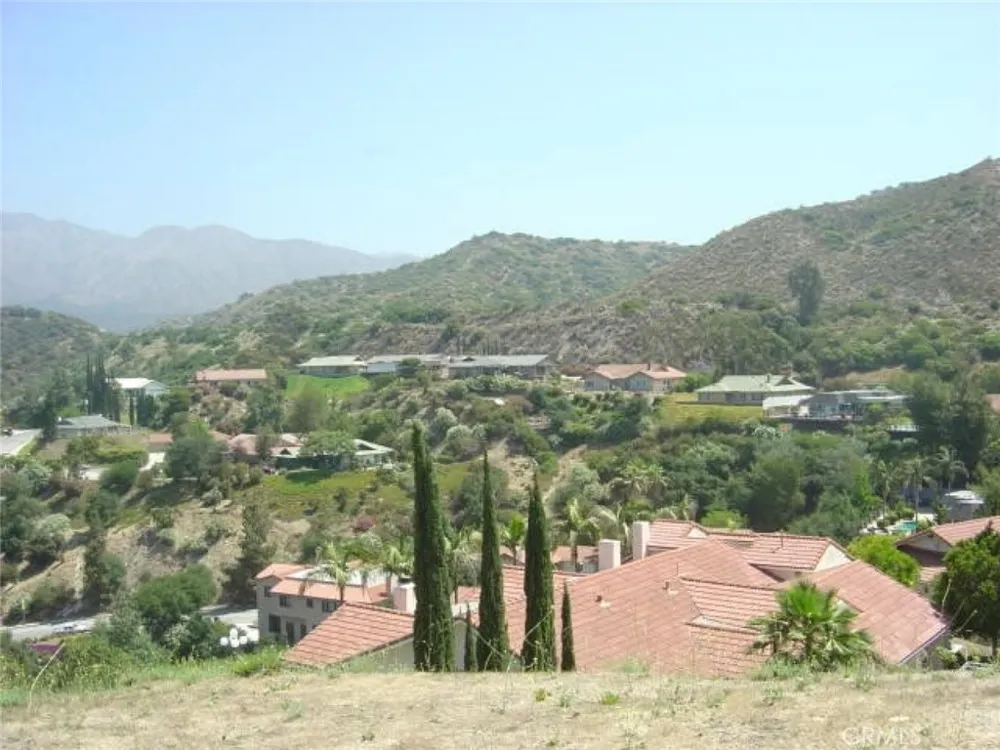 1990 Bayberry Drive Glendale, CA 91208