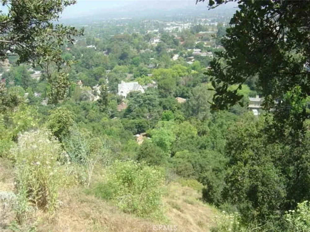 1990 Bayberry Drive Glendale, CA 91208