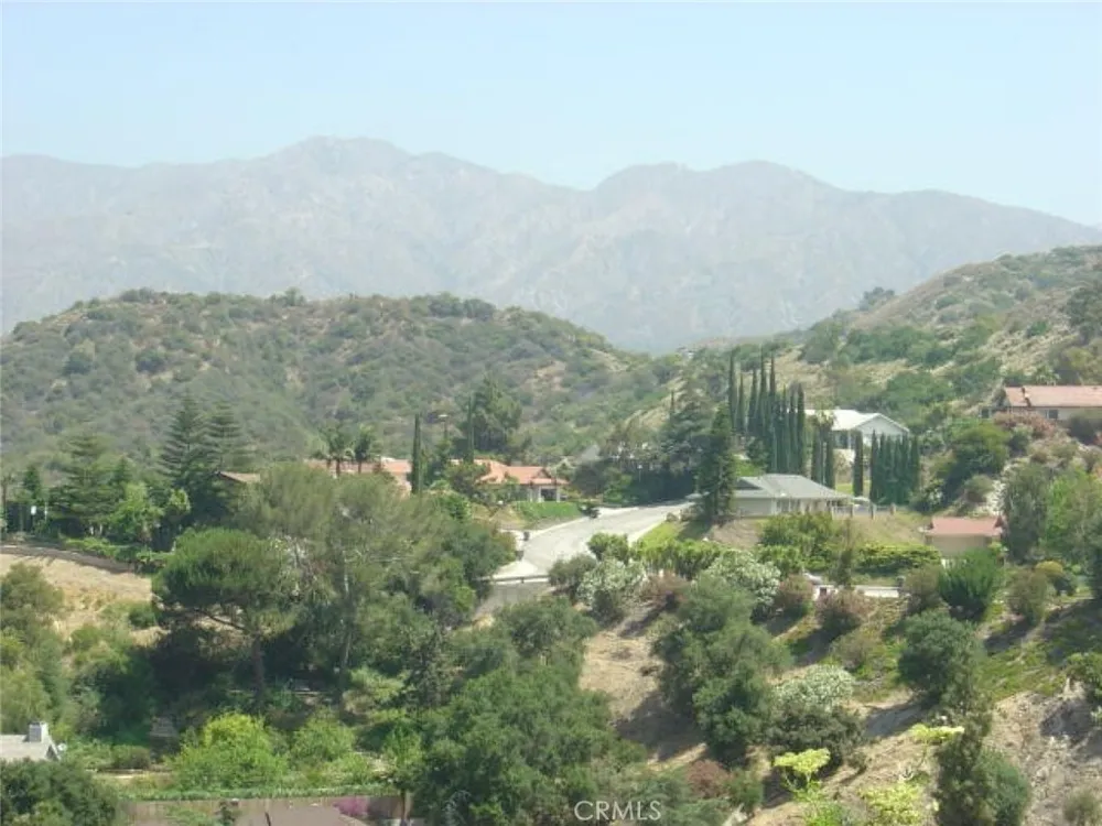 1990 Bayberry Drive Glendale, CA 91208
