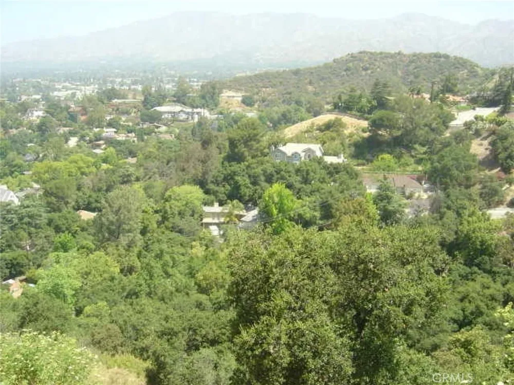 1990 Bayberry Drive Glendale, CA 91208