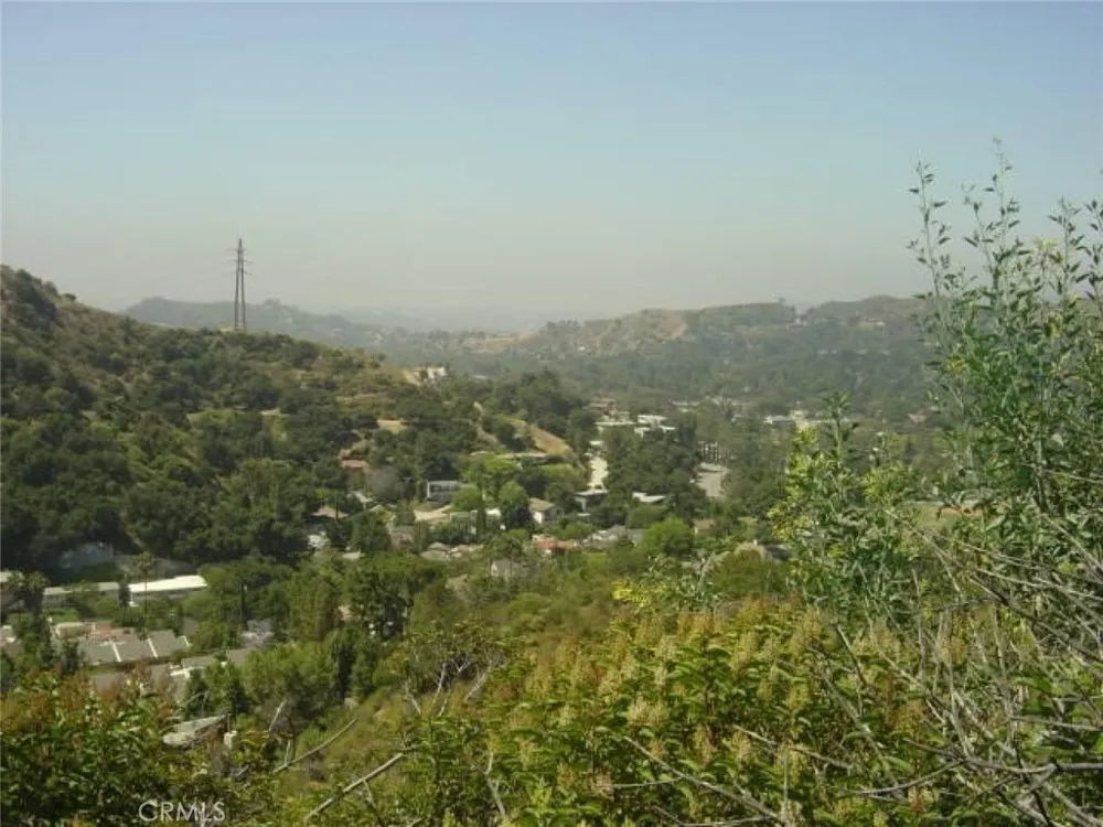 1990 Bayberry Drive Glendale, CA 91208