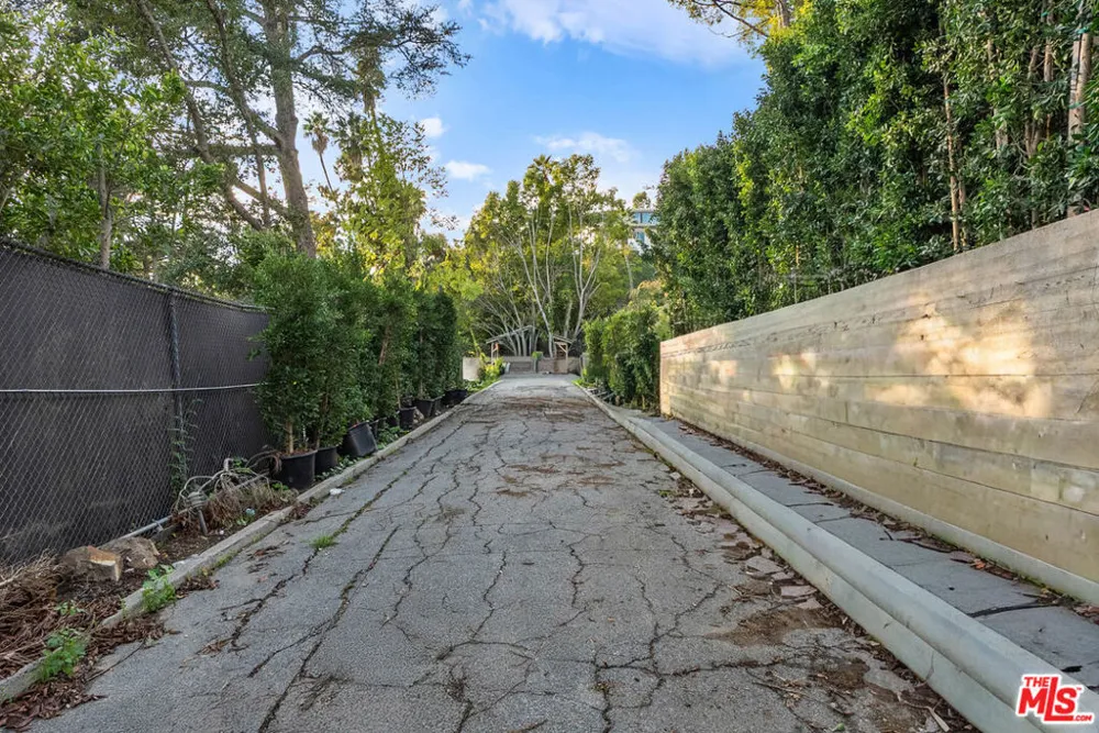 1185 Angelo Drive Beverly Hills, CA 90210