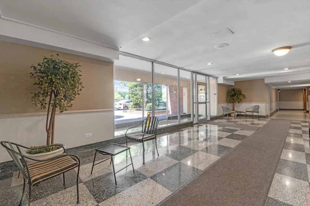 83-35 139 STREET #5M Briarwood, NY 11435