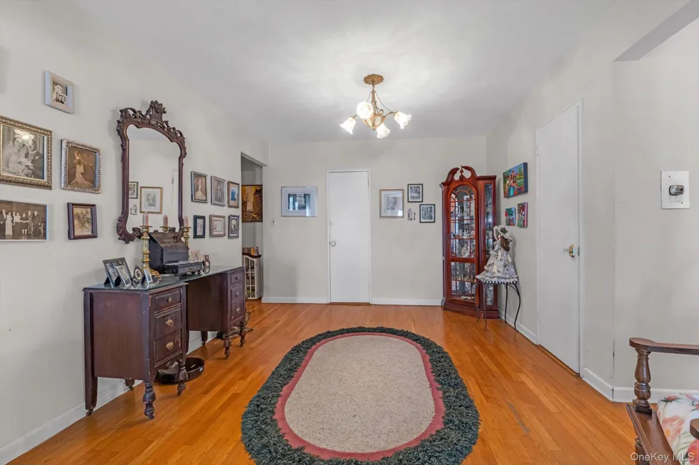 83-35 139 STREET #5M Briarwood, NY 11435