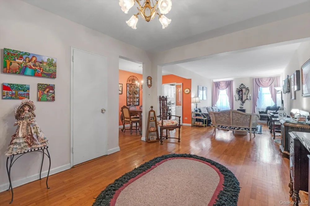 83-35 139 STREET #5M Briarwood, NY 11435