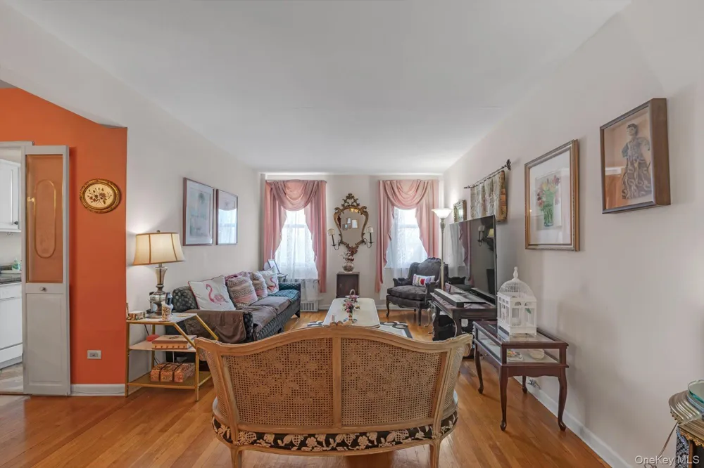 83-35 139 STREET #5M Briarwood, NY 11435