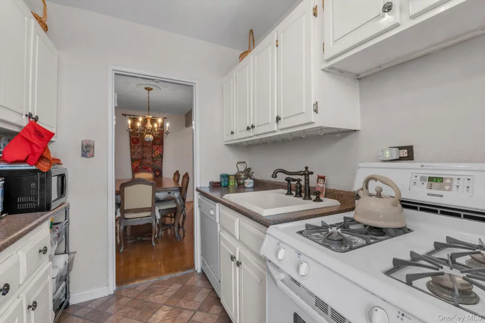 83-35 139 STREET #5M Briarwood, NY 11435
