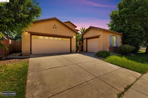 3338 La Cadena Way