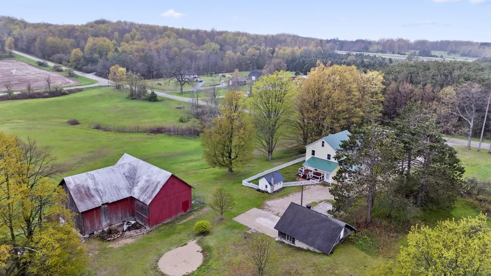 9901 S 41 ROAD Clam Lake Township, MI 49601