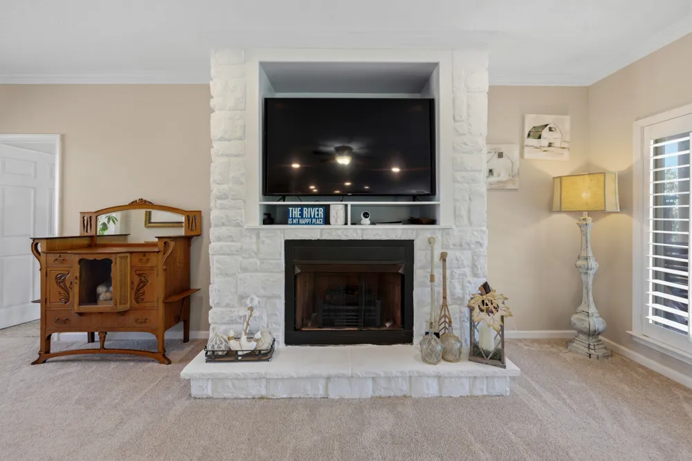 300 Rivers Edge Dr Bath Springs, TN 38311