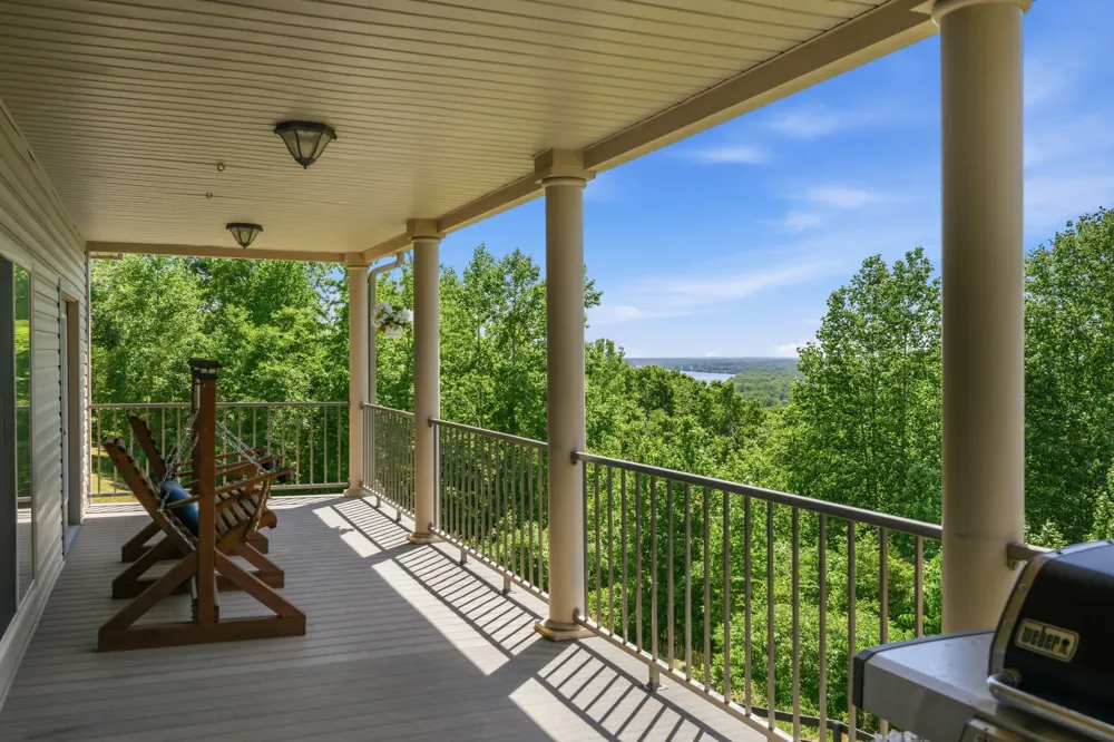 300 Rivers Edge Dr Bath Springs, TN 38311