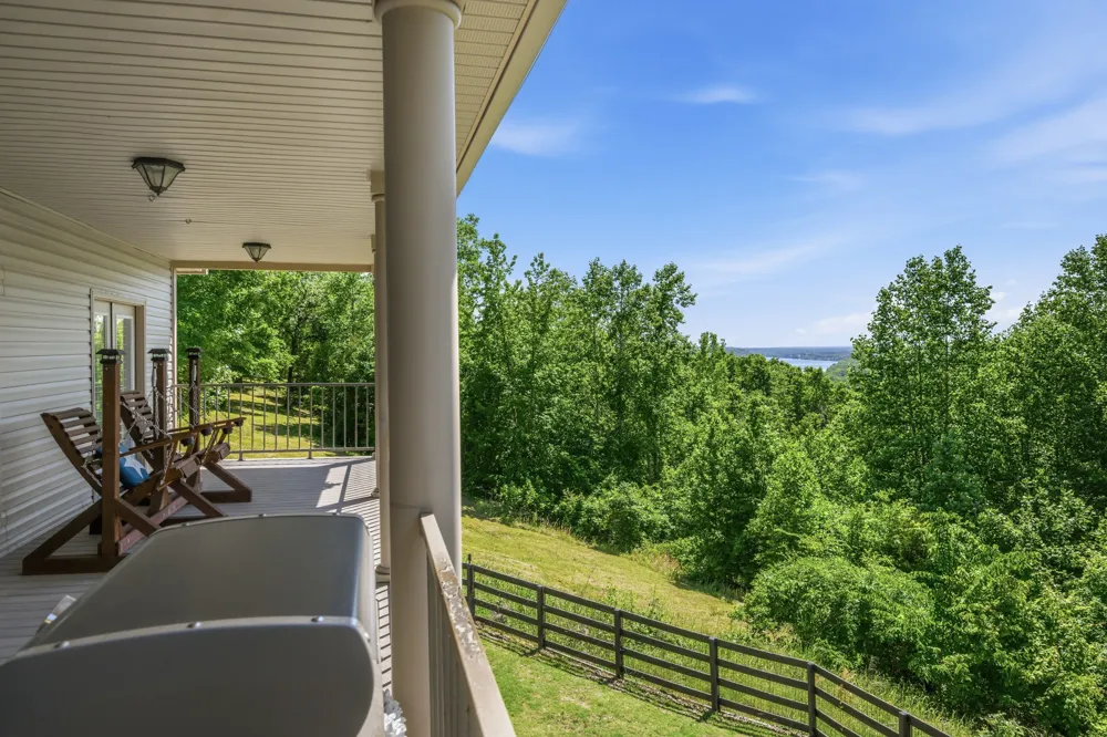 300 Rivers Edge Dr Bath Springs, TN 38311